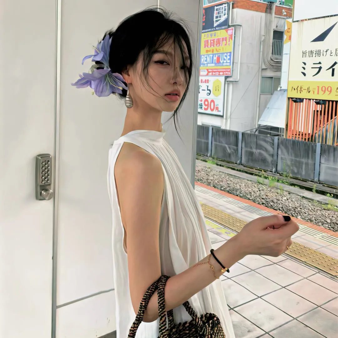 绯红色的窗帘